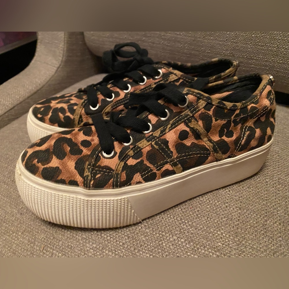 Steve Madden Women's Emmi Leopard Platform Lace Up Shoes Sneakers Size 6.5